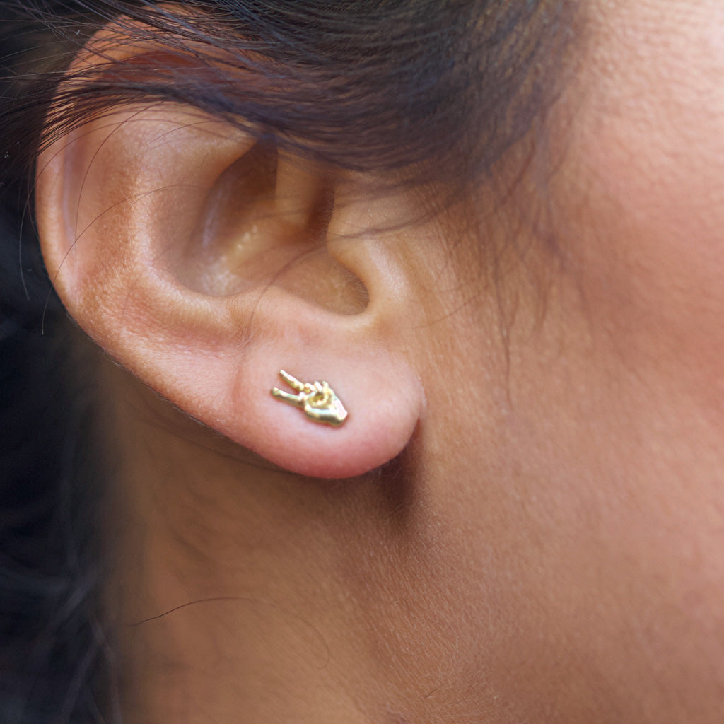 Satomi studio - Peace stud earrings